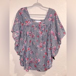 Plus sized flowy navy and white floral shirt short sleeves